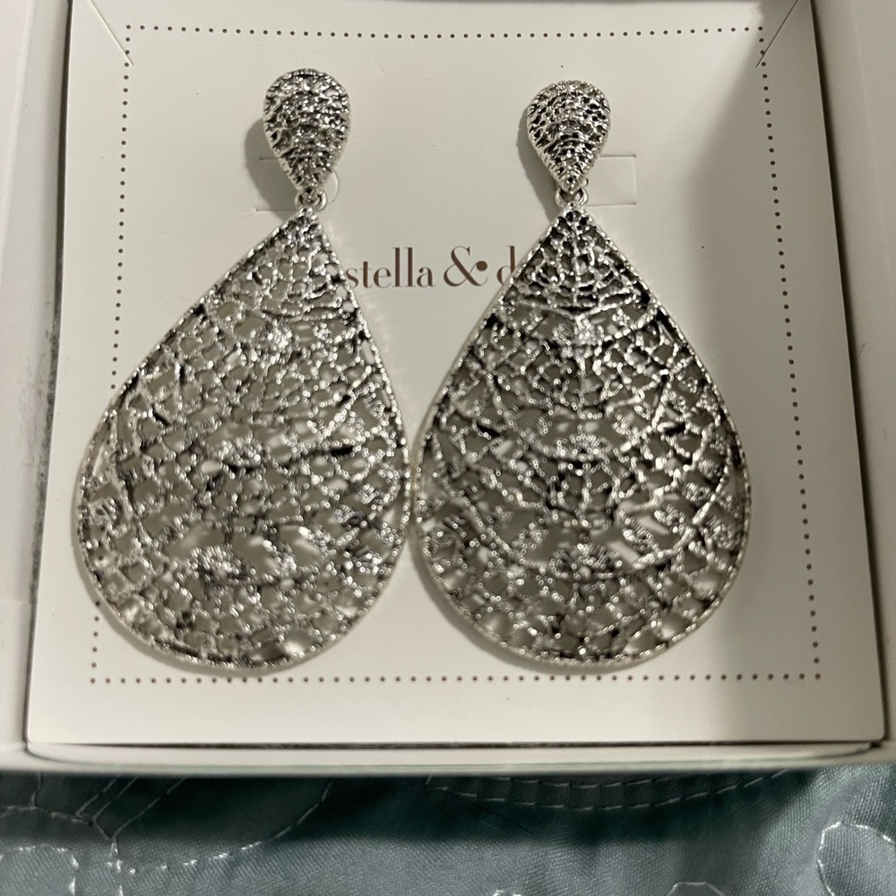 Stella & Dot Thea Lace Chandelier Earrings